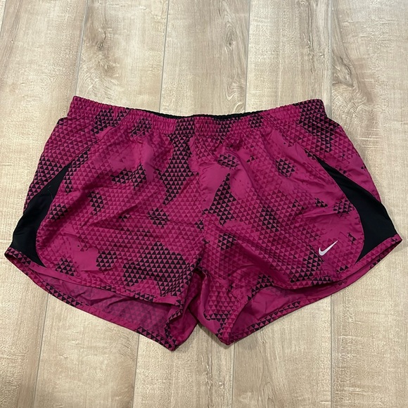 Size medium Nike dri fit running shorts - Picture 1 of 4